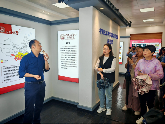 弘扬科学家精神 凝聚科普宣传合力——祁阳市各部门宣传干事走进中国农科院衡阳红壤实验站2.png